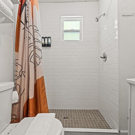 Cedar Blossom Bungalow Is A Cozy Getaway With A 5 Minute Walk To Downtown! Hot Springs Bagian luar foto