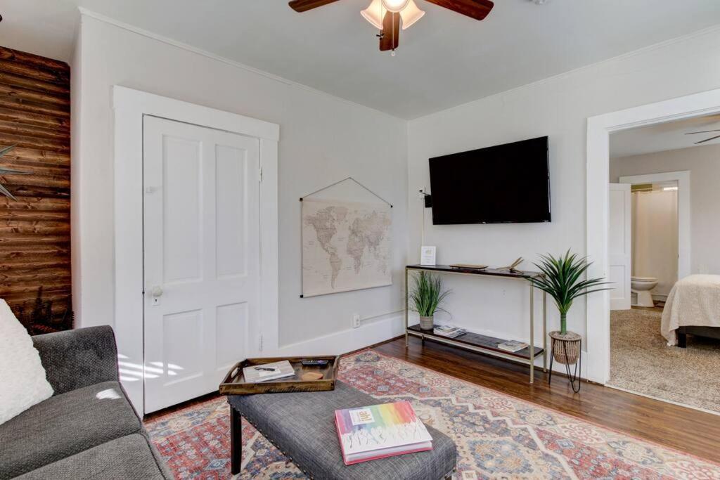 Cedar Blossom Bungalow Is A Cozy Getaway With A 5 Minute Walk To Downtown! Hot Springs Bagian luar foto