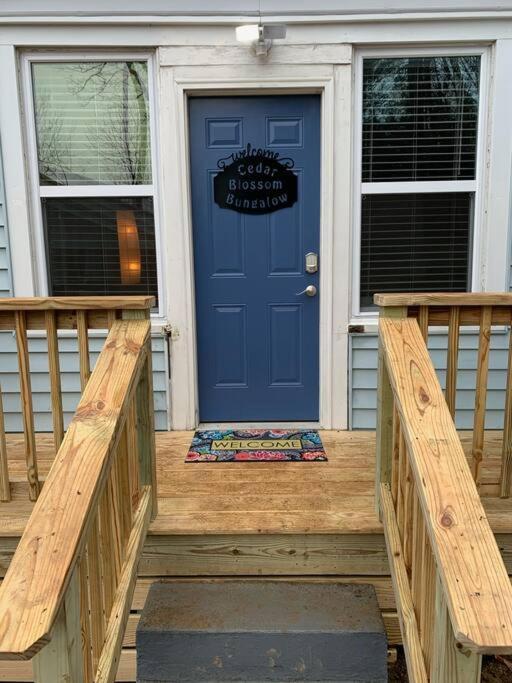 Cedar Blossom Bungalow Is A Cozy Getaway With A 5 Minute Walk To Downtown! Hot Springs Bagian luar foto
