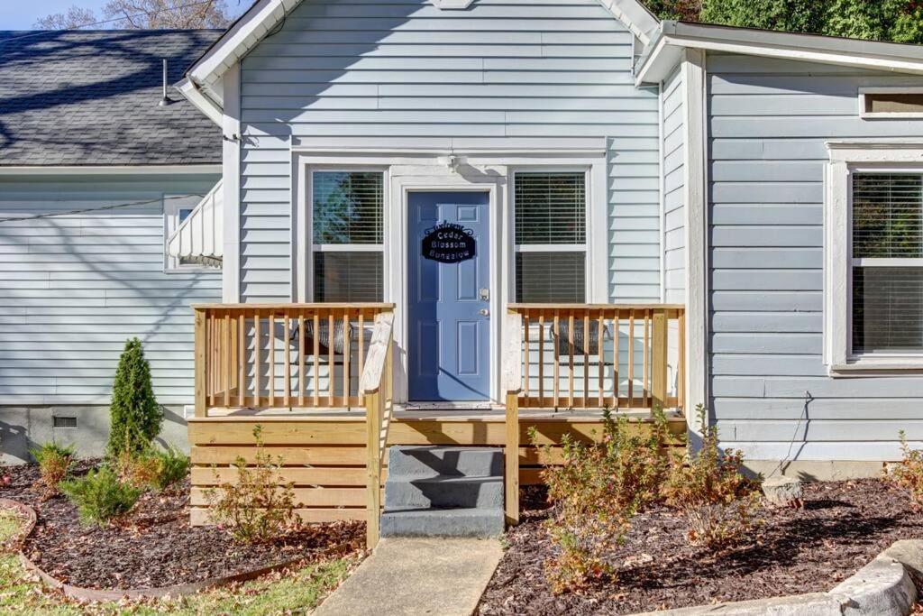 Cedar Blossom Bungalow Is A Cozy Getaway With A 5 Minute Walk To Downtown! Hot Springs Bagian luar foto