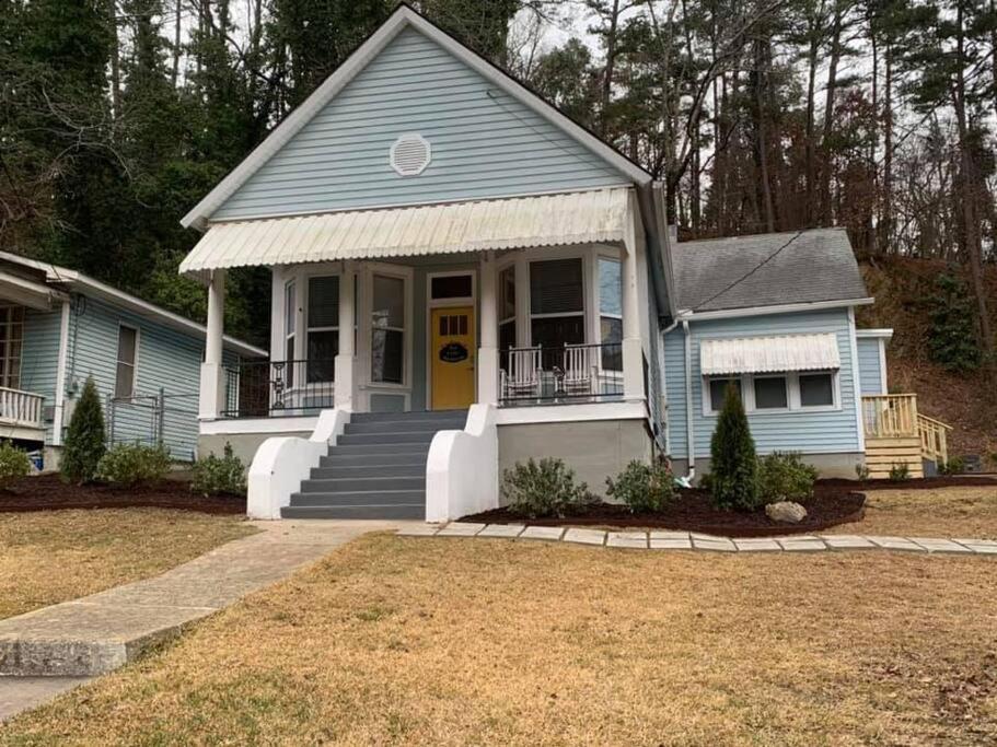 Cedar Blossom Bungalow Is A Cozy Getaway With A 5 Minute Walk To Downtown! Hot Springs Bagian luar foto