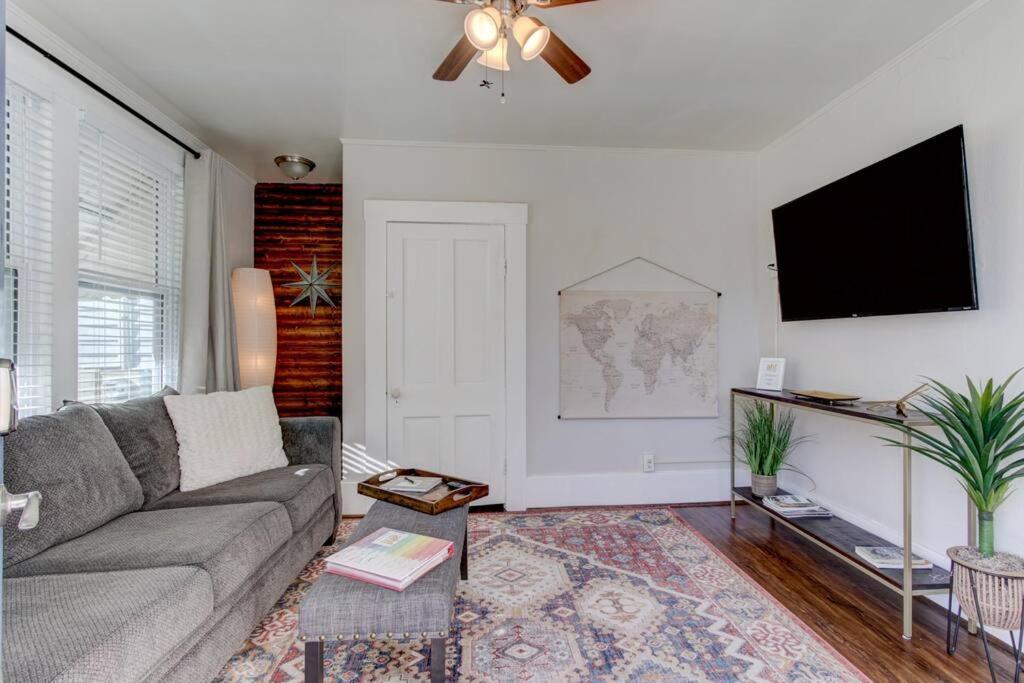 Cedar Blossom Bungalow Is A Cozy Getaway With A 5 Minute Walk To Downtown! Hot Springs Bagian luar foto