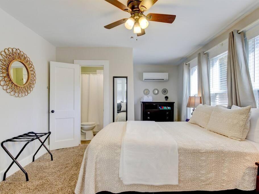 Cedar Blossom Bungalow Is A Cozy Getaway With A 5 Minute Walk To Downtown! Hot Springs Bagian luar foto