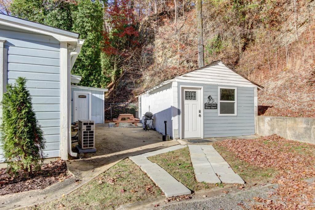 Cedar Blossom Bungalow Is A Cozy Getaway With A 5 Minute Walk To Downtown! Hot Springs Bagian luar foto