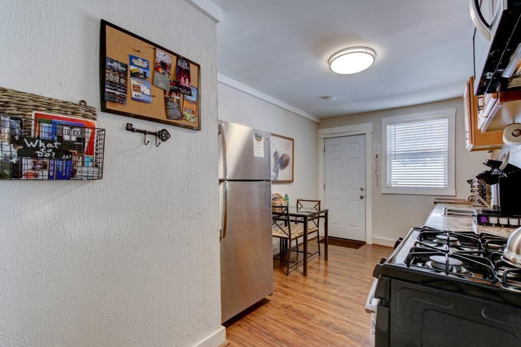 Cedar Blossom Bungalow Is A Cozy Getaway With A 5 Minute Walk To Downtown! Hot Springs Bagian luar foto