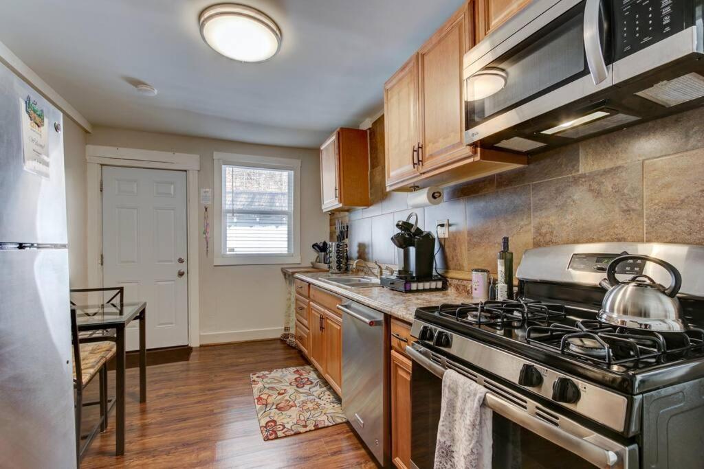 Cedar Blossom Bungalow Is A Cozy Getaway With A 5 Minute Walk To Downtown! Hot Springs Bagian luar foto