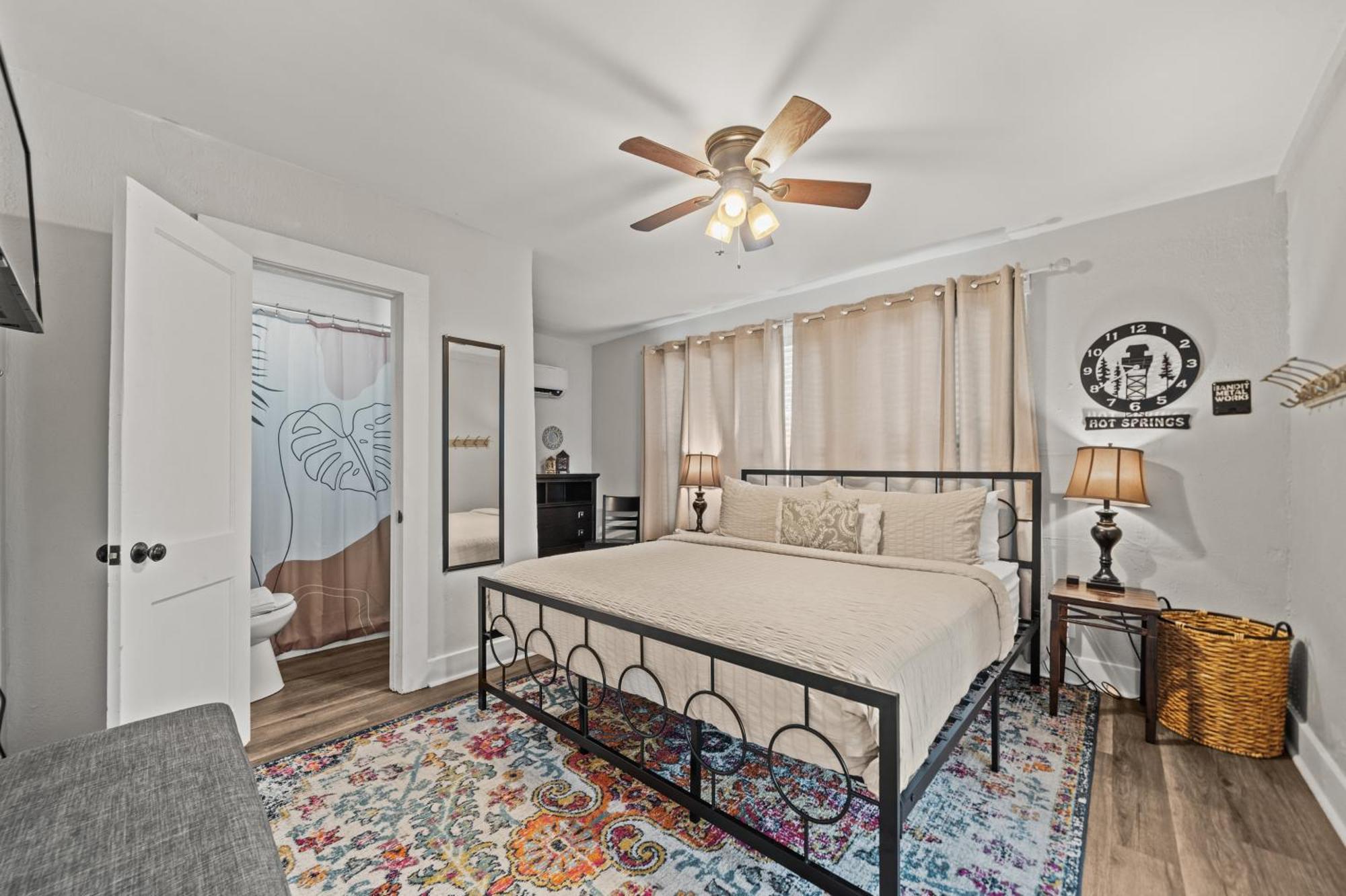Cedar Blossom Bungalow Is A Cozy Getaway With A 5 Minute Walk To Downtown! Hot Springs Bagian luar foto