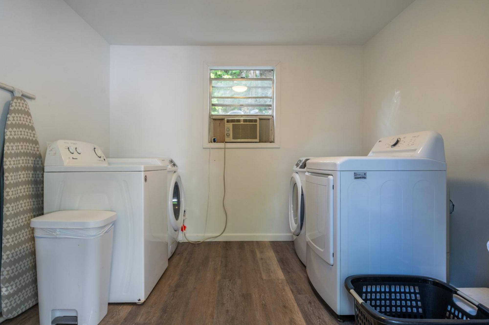 Cedar Blossom Bungalow Is A Cozy Getaway With A 5 Minute Walk To Downtown! Hot Springs Bagian luar foto