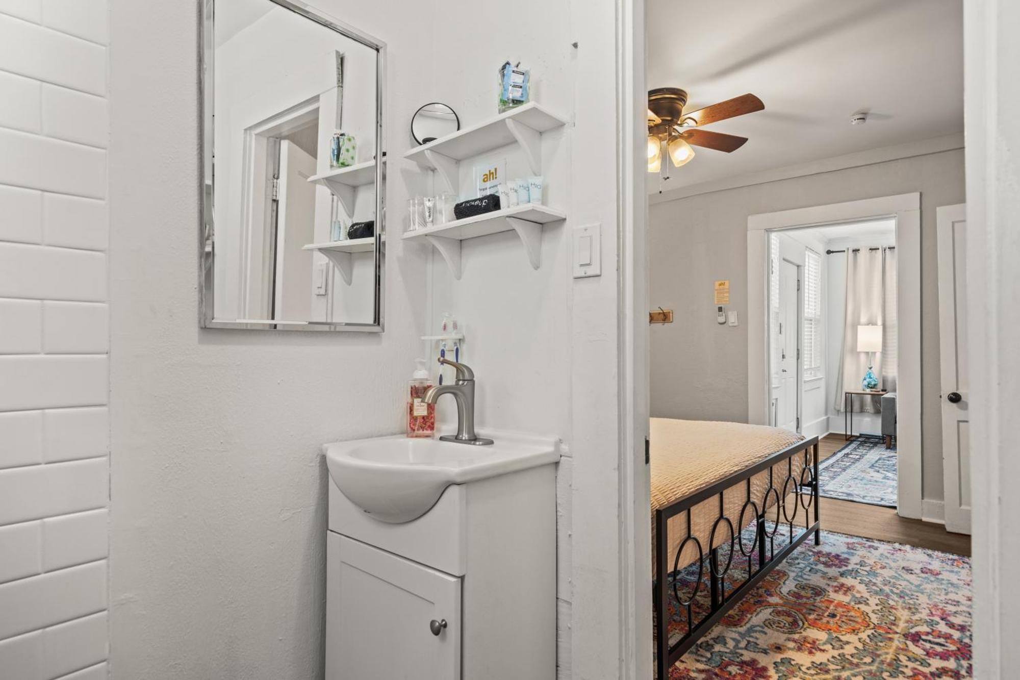Cedar Blossom Bungalow Is A Cozy Getaway With A 5 Minute Walk To Downtown! Hot Springs Bagian luar foto