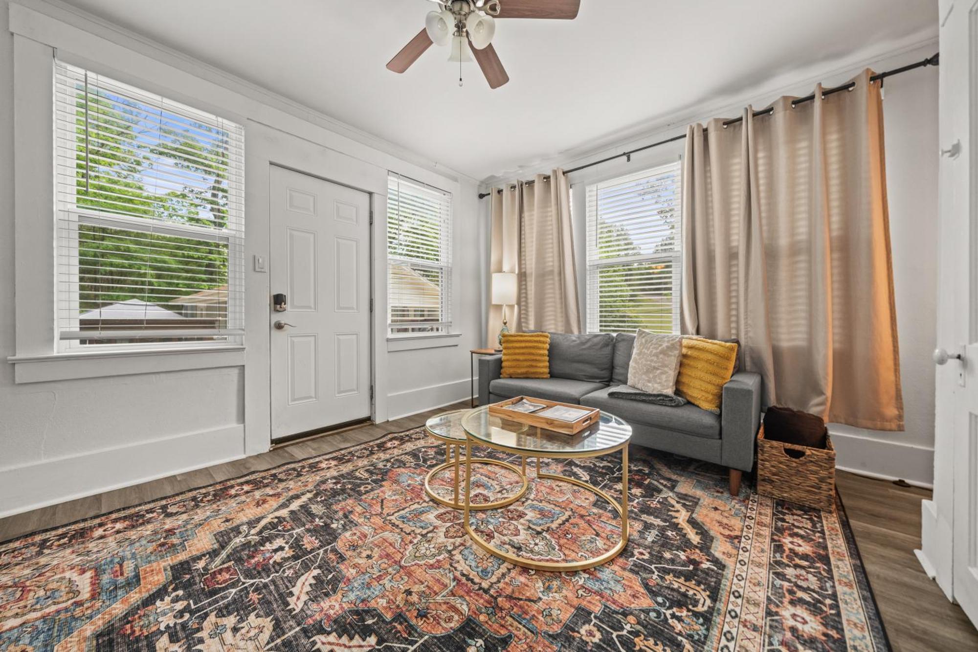 Cedar Blossom Bungalow Is A Cozy Getaway With A 5 Minute Walk To Downtown! Hot Springs Bagian luar foto