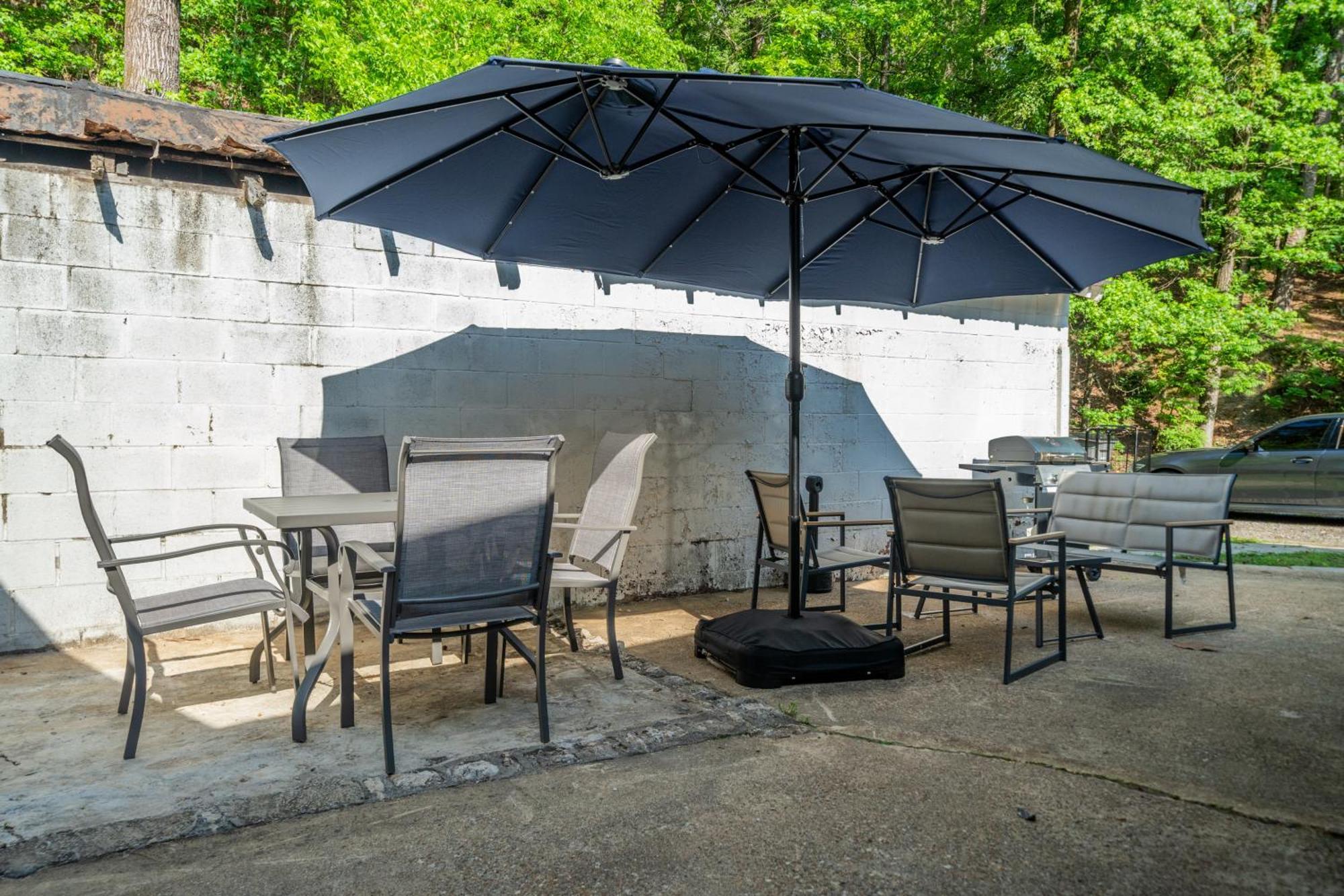 Cedar Blossom Bungalow Is A Cozy Getaway With A 5 Minute Walk To Downtown! Hot Springs Bagian luar foto