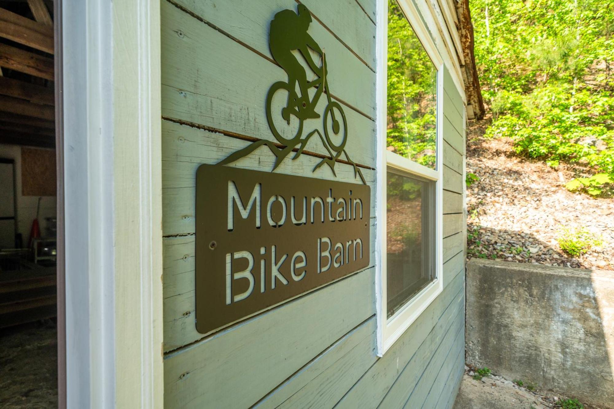 Cedar Blossom Bungalow Is A Cozy Getaway With A 5 Minute Walk To Downtown! Hot Springs Bagian luar foto