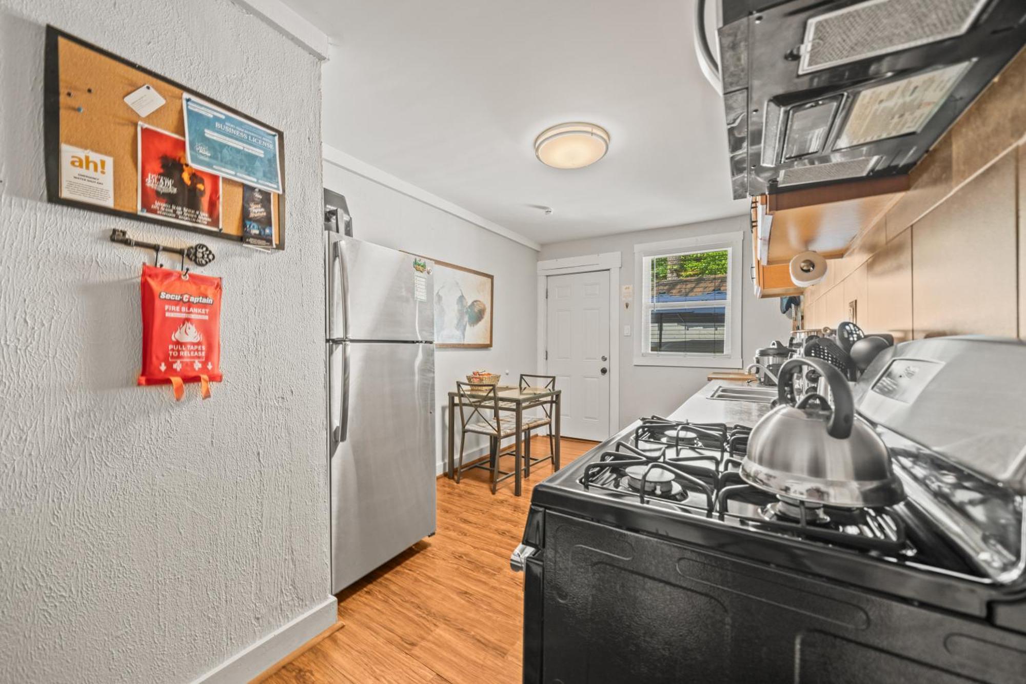 Cedar Blossom Bungalow Is A Cozy Getaway With A 5 Minute Walk To Downtown! Hot Springs Bagian luar foto